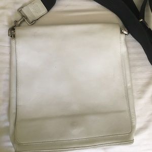 ❤️Host Pick❤️ Vintage Leather Coach Crossbody Bag